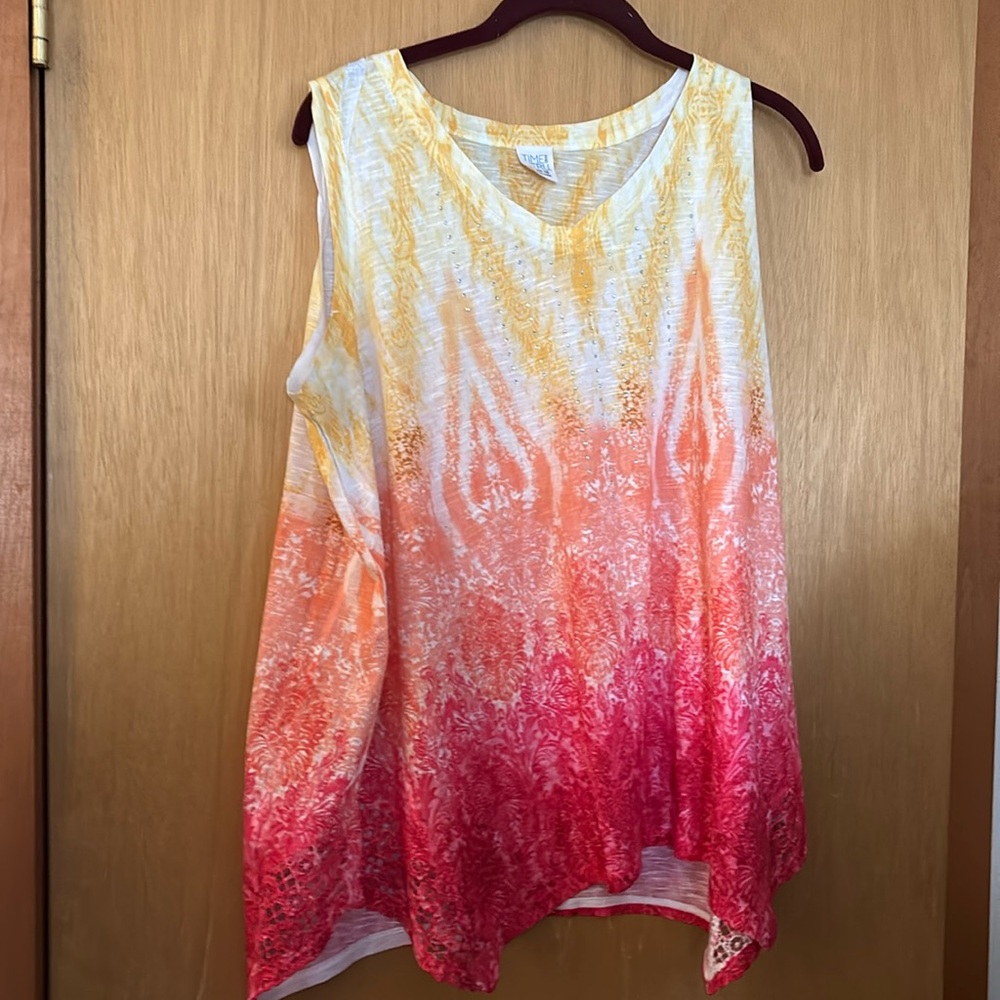 Time & True Sleeveless Sublimination Floral w/ Rhinestines Tank: W's XL (16-18)